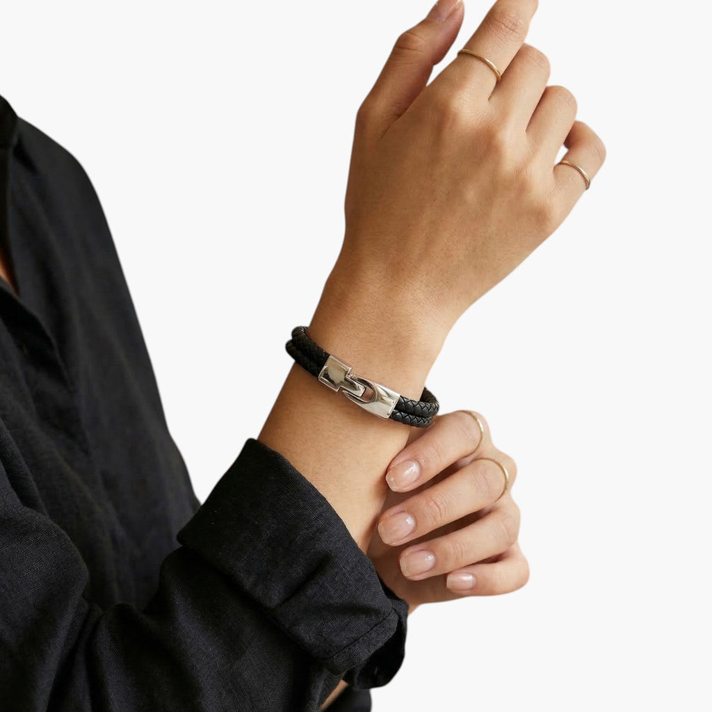 Armband aus Leder und Edelstahl