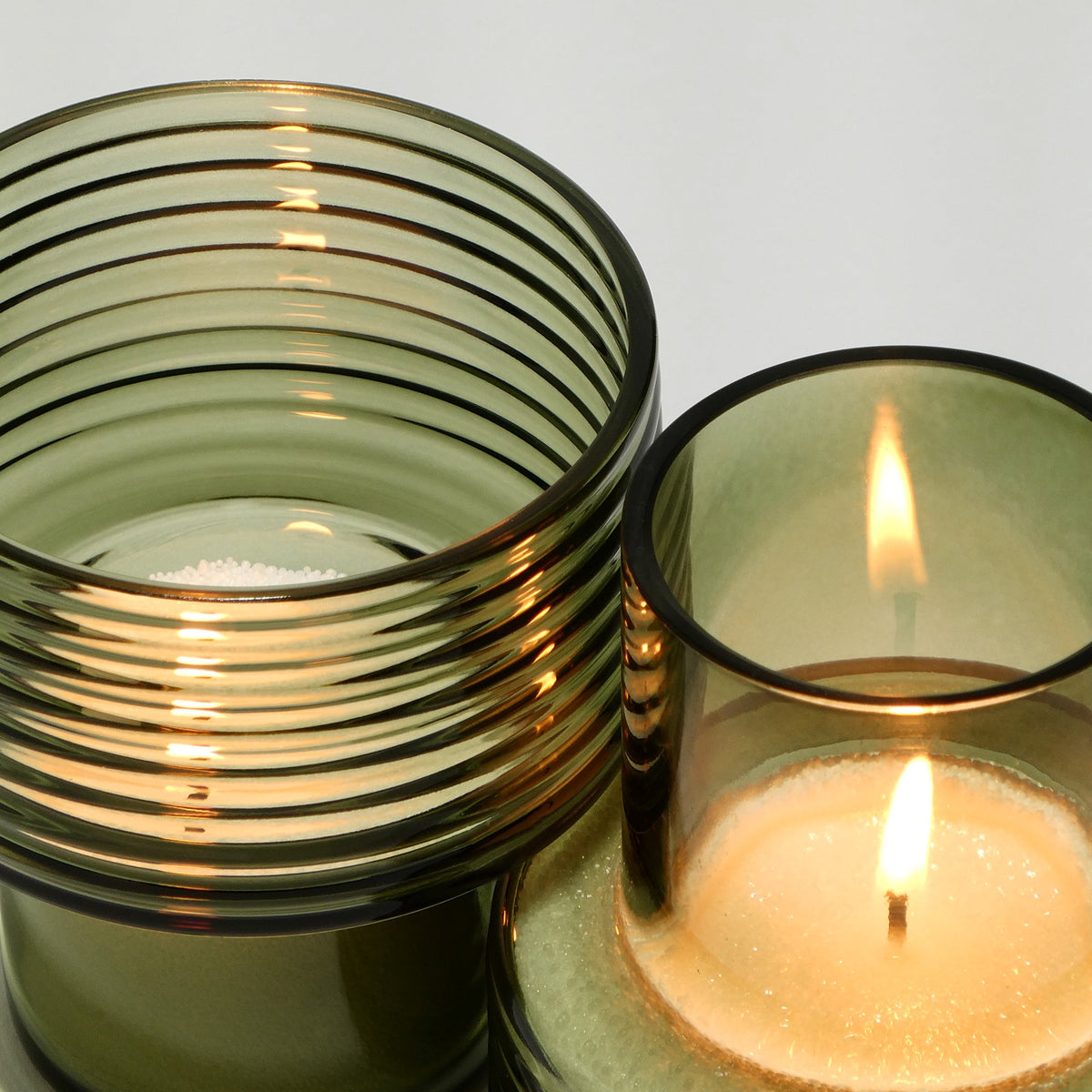 Conjunto de 2 Castiçais em vidro GLOW TOGETHER em Verde Fumado