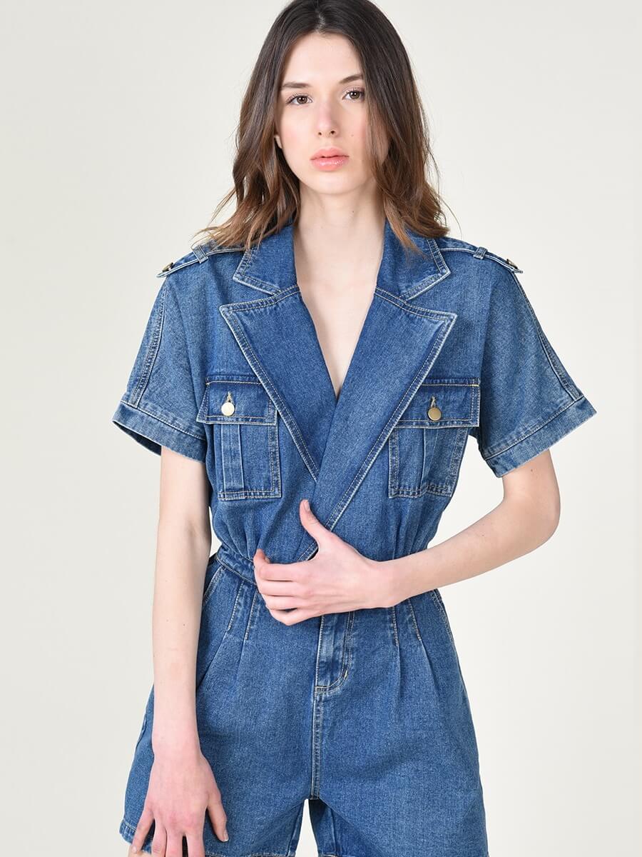 Kurzer Overall aus Denim