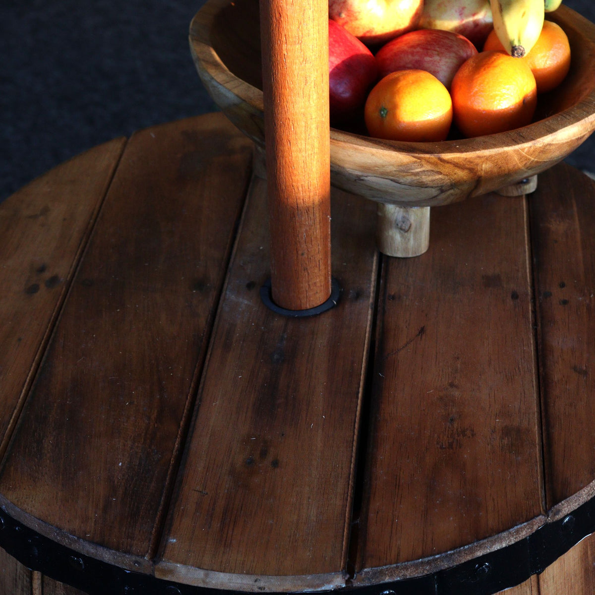 Mesa de barril de cerveza y soporte para sombrilla – Madera natural 60 x 48,5 cm