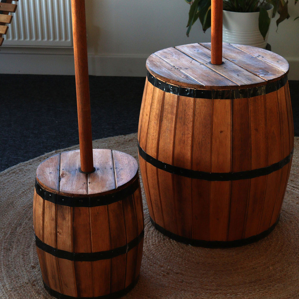 Mesa de barril de cerveza y soporte para sombrilla – Madera natural 60 x 48,5 cm