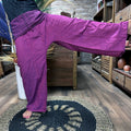 Yoga- und Festivalhosen – Lila Thai-Fischerhose mit Mantra-Mandala