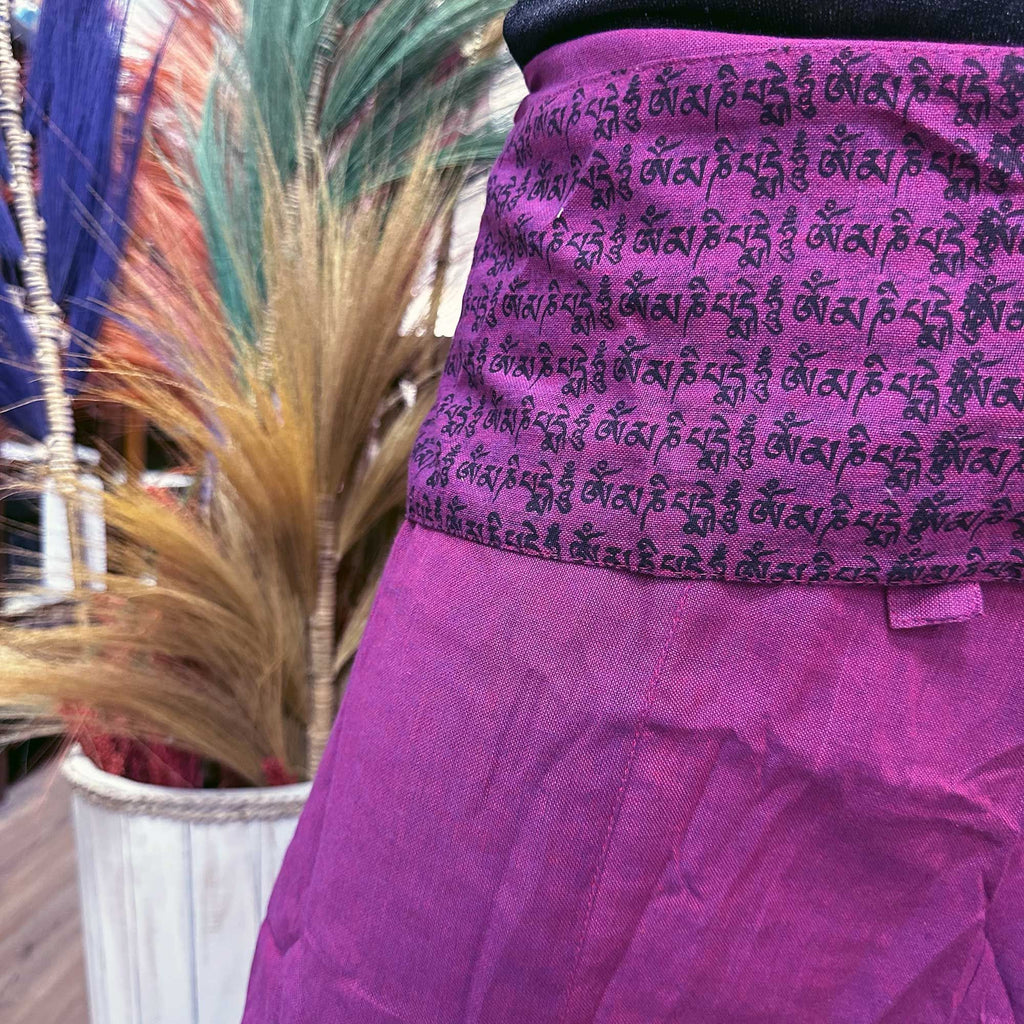 Yoga- und Festivalhosen – Lila Thai-Fischerhose mit Mantra-Mandala