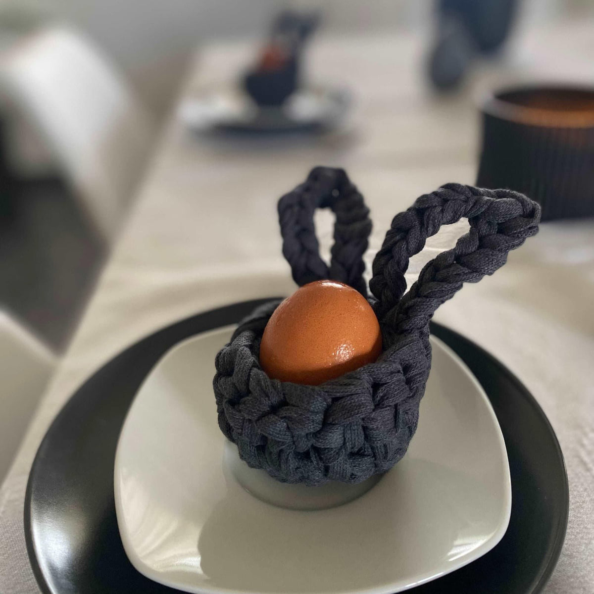 Eierbecher Hase zu Ostern - Moderne Osterdekoration