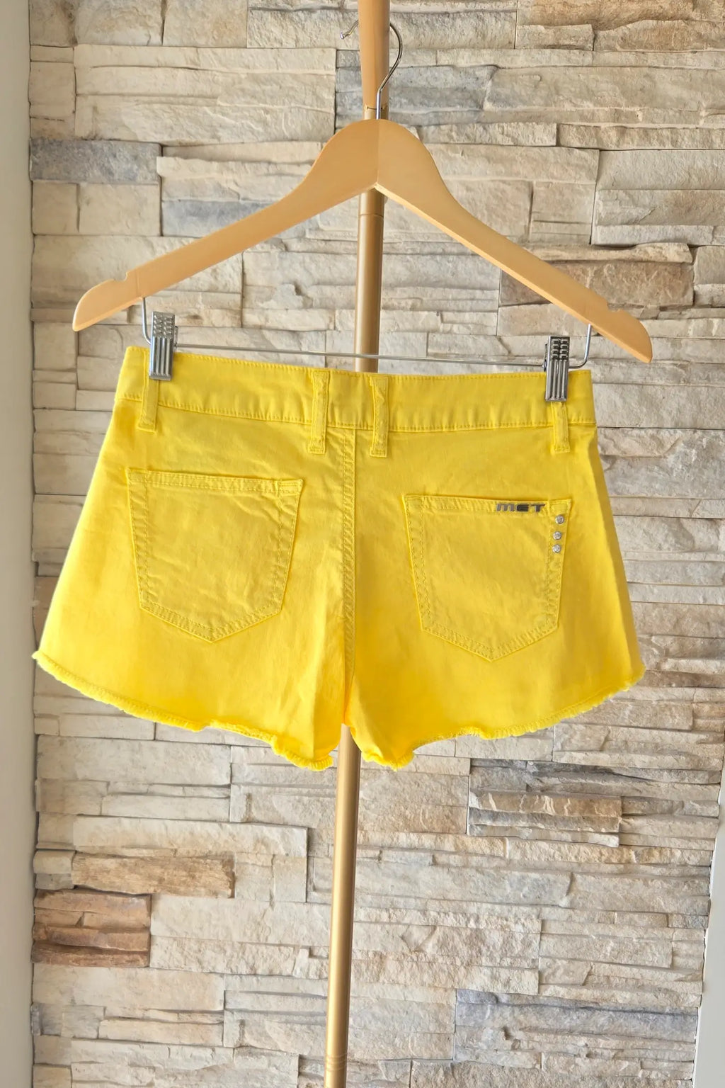 KURZ JEANS-SHORTS GELB