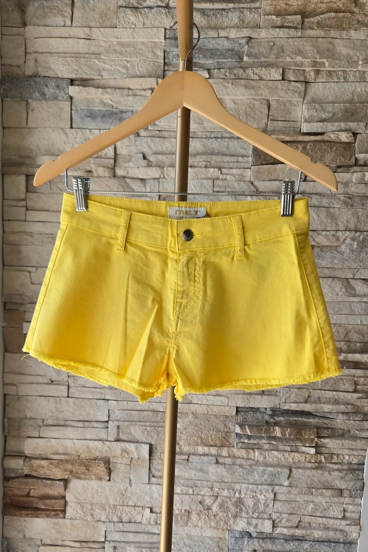KURZ JEANS-SHORTS GELB