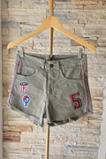 KURZE JEANS-SHORTS IN MILITÄRGRÜN