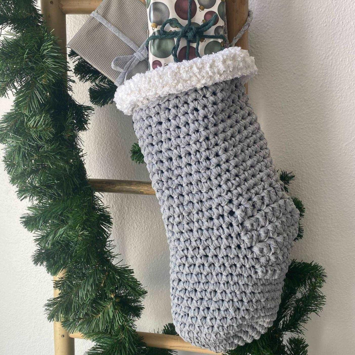 Grober Strick Weihnachtsstrumpf - Silbrige glitzernde Weihnachtsdekoration