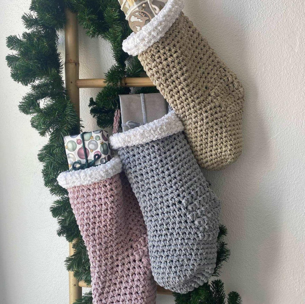 Grober Strick Weihnachtsstrumpf - Silbrige glitzernde Weihnachtsdekoration
