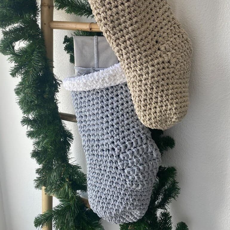 Grober Strick Weihnachtsstrumpf - Silbrige glitzernde Weihnachtsdekoration