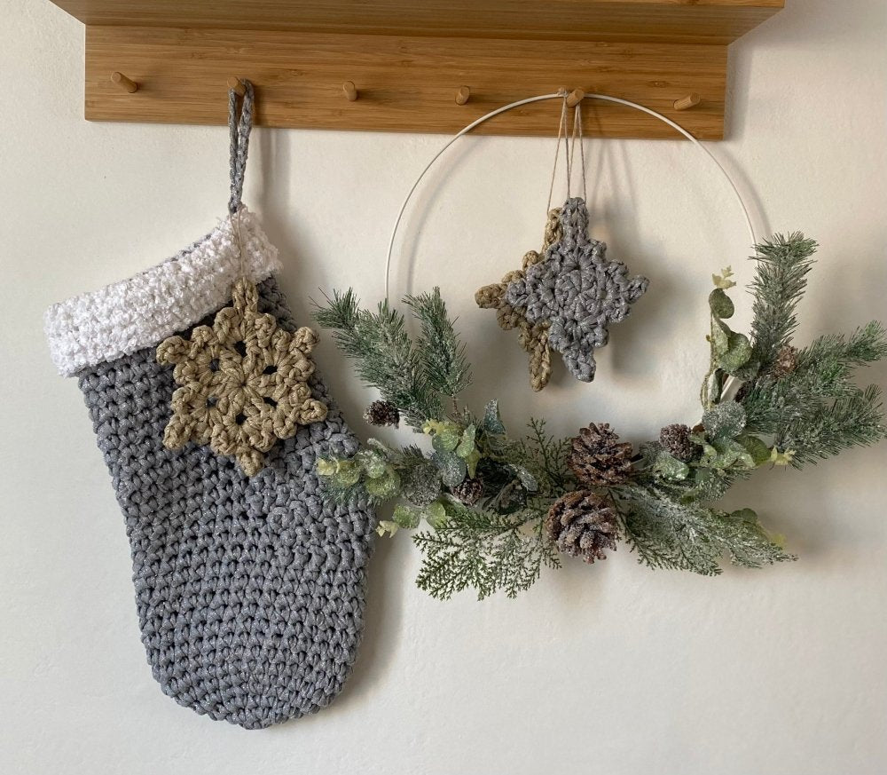 Grober Strick Weihnachtsstrumpf - Silbrige glitzernde Weihnachtsdekoration