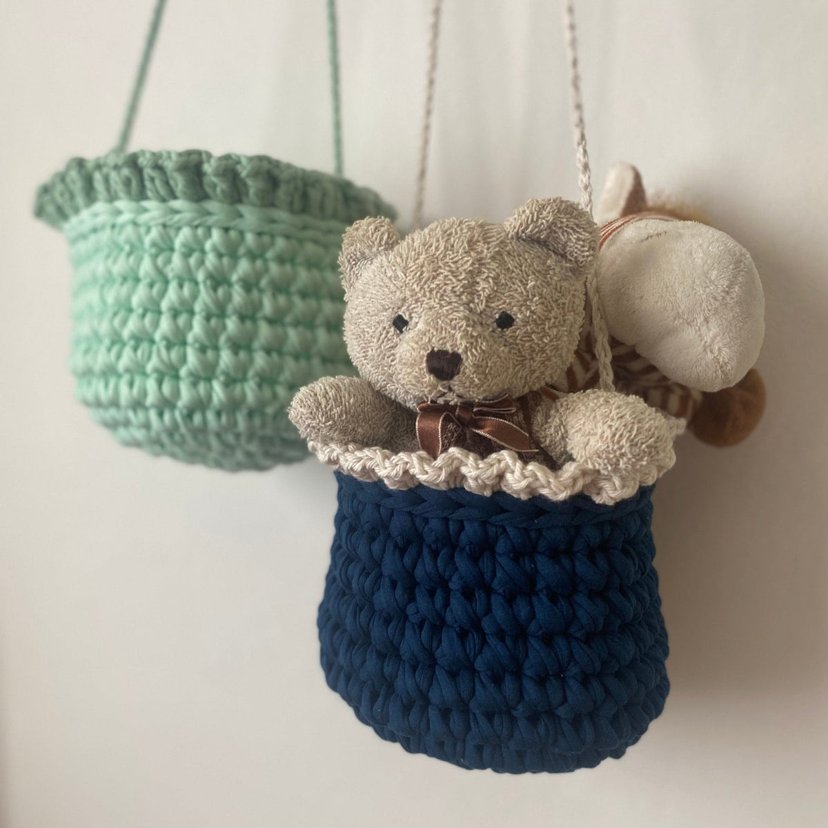Crochet Plant Hanger, Ruffled Hanging Baskets