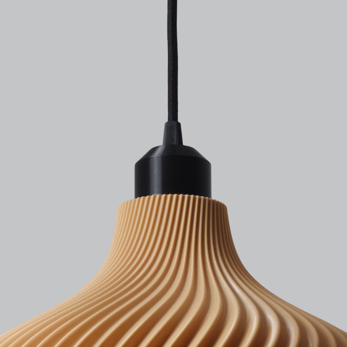 Hängeleuchte "Daila", Beige/schwarze Deckenrosette/schwarzes Kabel
