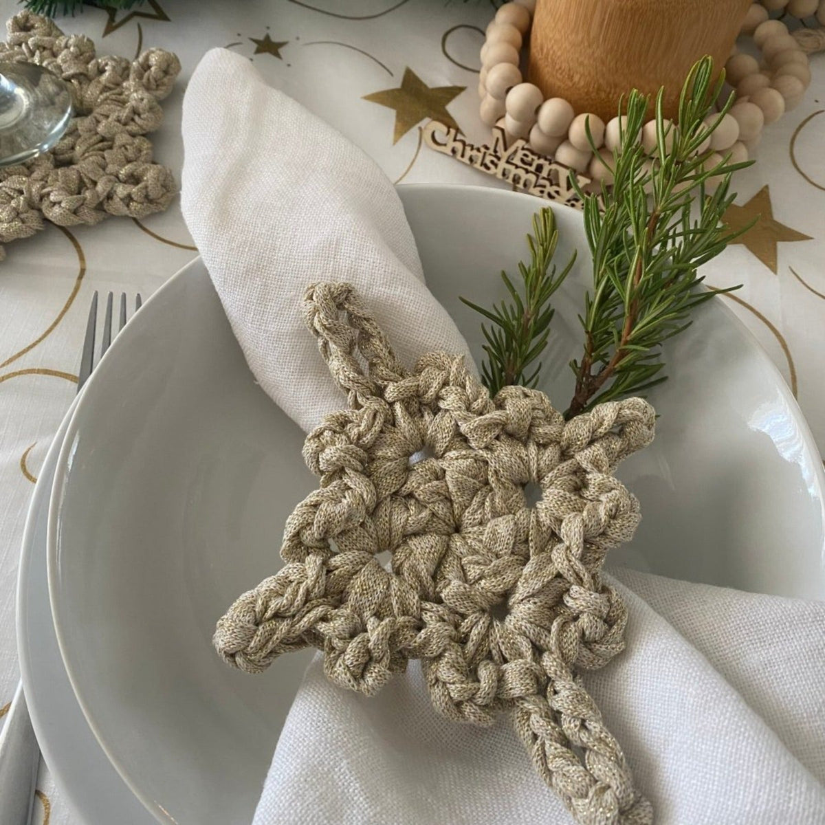 Goldfarbene glitzernde Untersetzer & Serviettenringe – Weihnachtstischdekoration