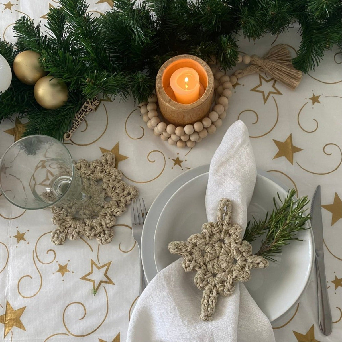 Goldfarbene glitzernde Untersetzer & Serviettenringe – Weihnachtstischdekoration