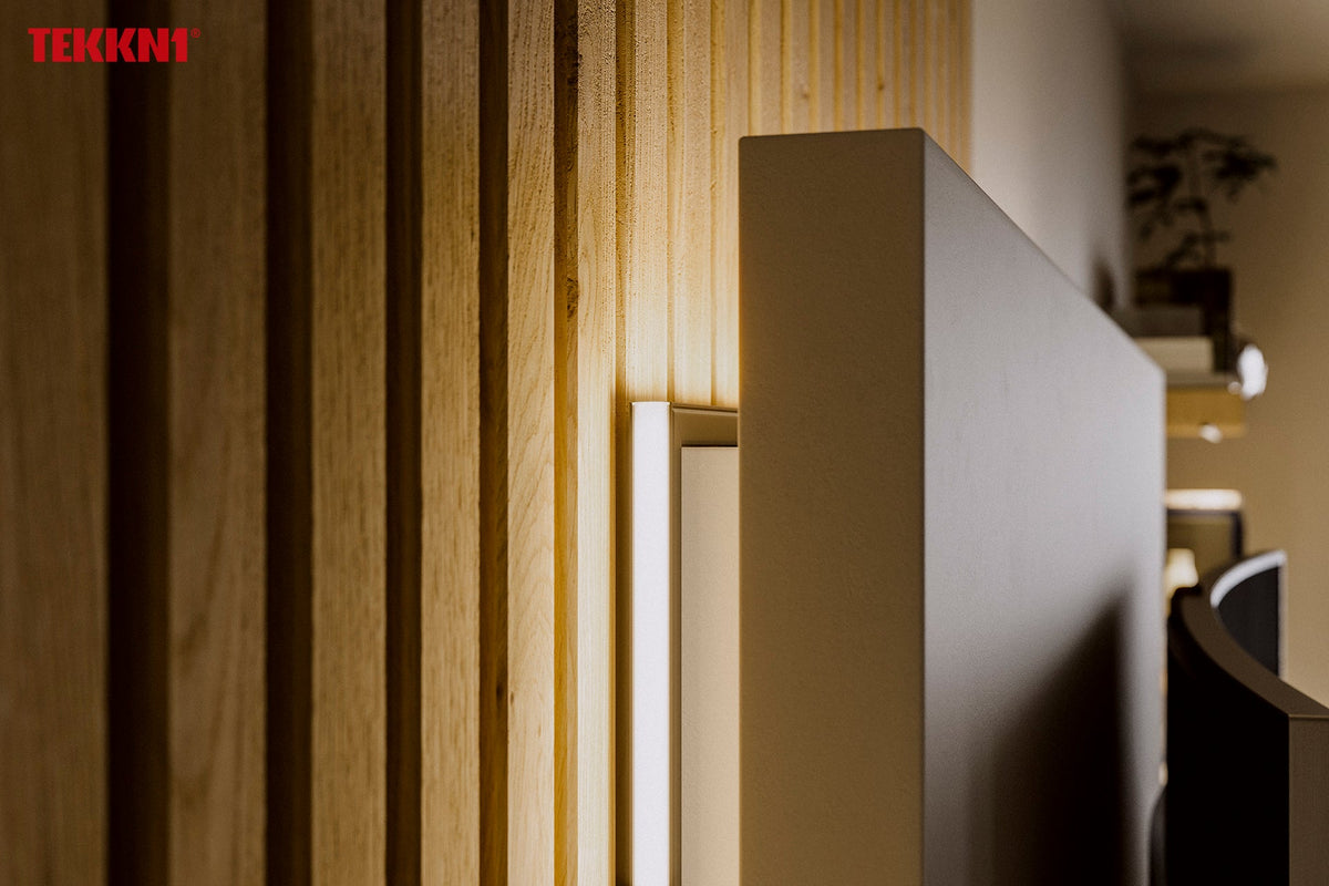 KIMERA-"HELSE" Profil aus eloxiertem Aluminium in Silber mit opalem Diffusor, Endkappen und Befestigungsclips 2,02 m