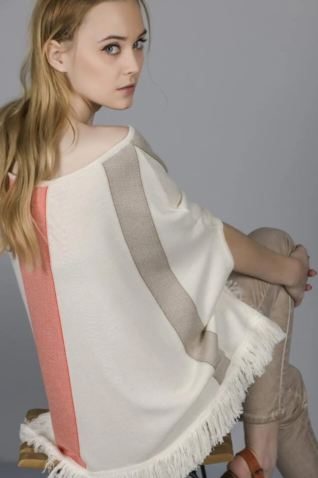 PONCHO GESTREIFT