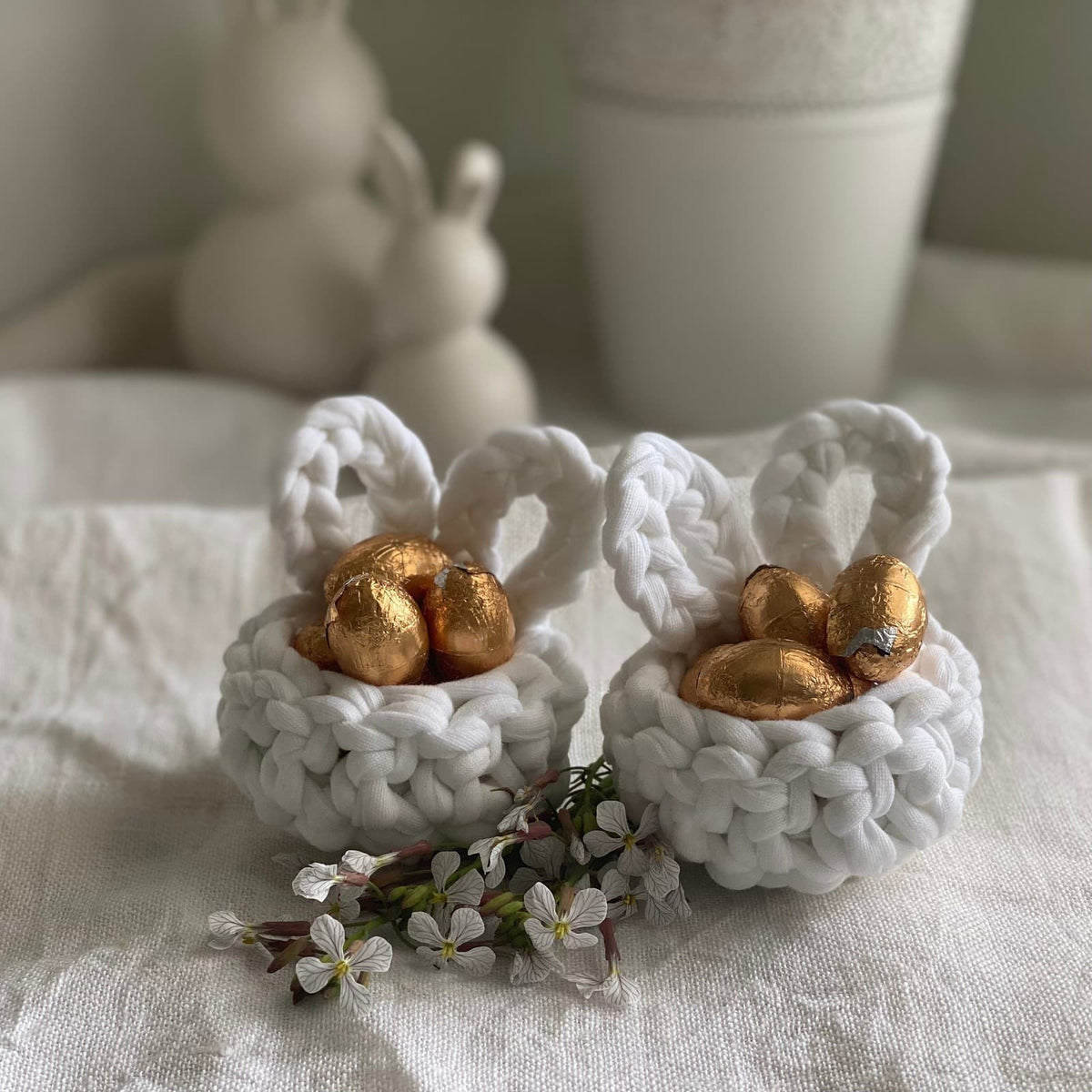 Hueveras de Conejo de Pascua Blancas